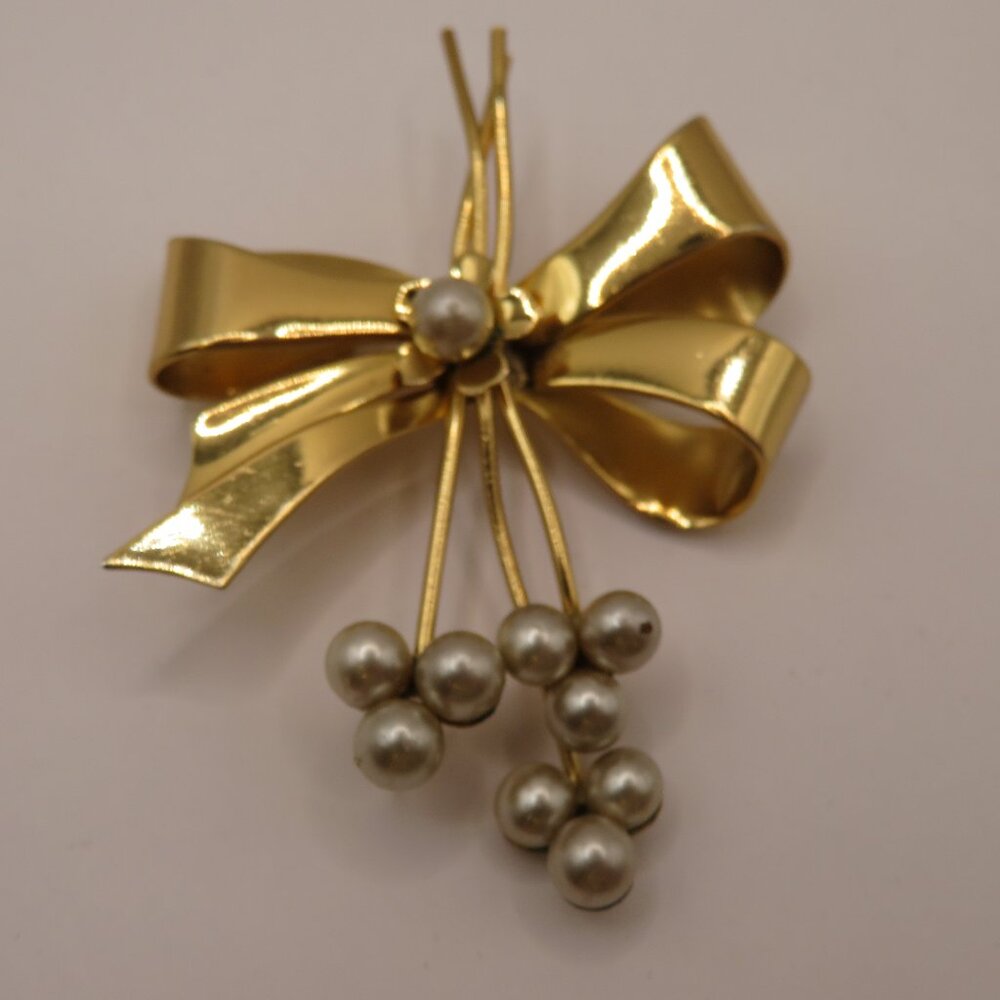 Coro Gold Tone Bow Brooch with Faux Pearls